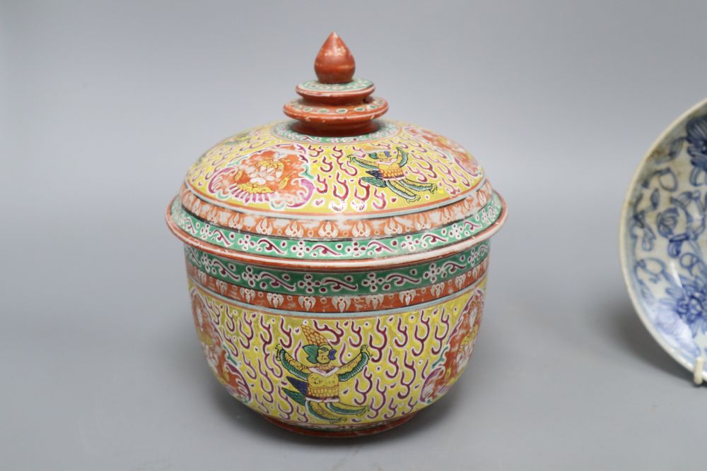 A Chinese blue and white jar, a dish and an Indian porcelain box and cover, tallest 20cm